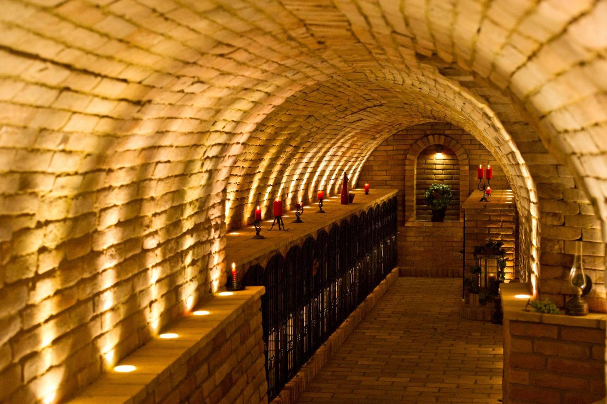 Hotel-Restaurant-Vinothek Felix Sommer Auersthal Exterior photo